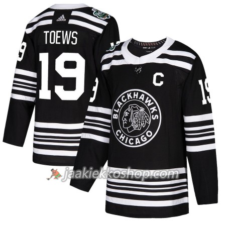 Miehille NHL Chicago Blackhawks Pelipaita Jonathan Toews 19 2019 Winter Classic Adidas Musta Authentic